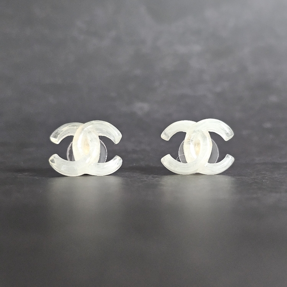 🍃 Chanel CC Stud Earrings 🍃 - Picture 2 of 9